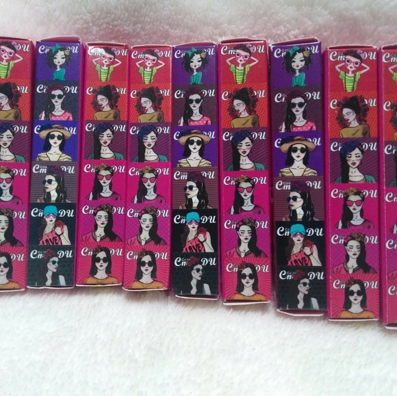 Lipstick - Picture 2 of 8